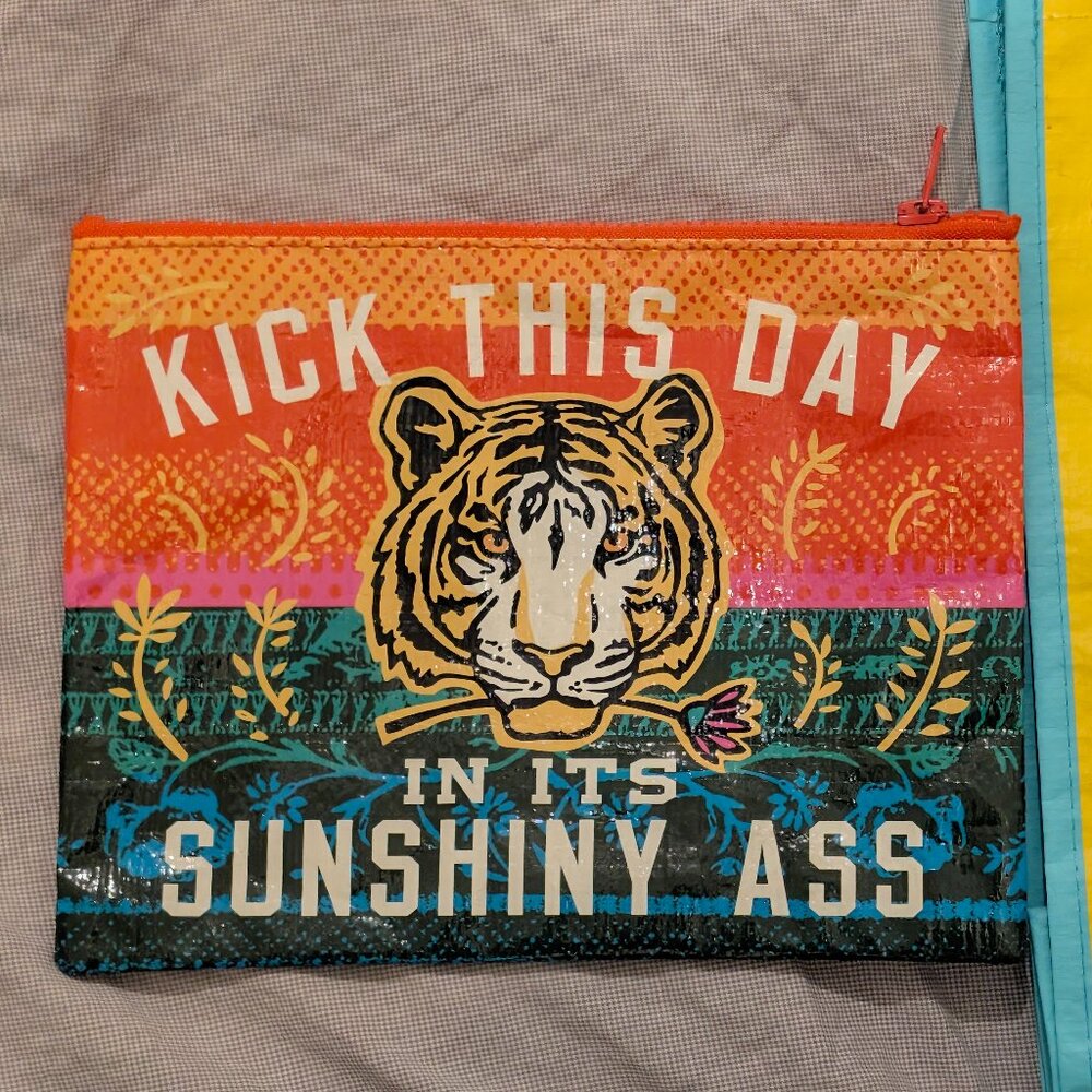 HEB Tote and Zip Tiger Bag, New - Picture 2 of 12